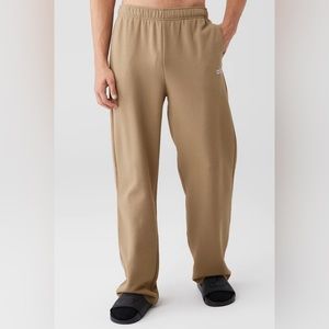 NWT ALO Accolade Straight Leg Sweatpant Size Medium